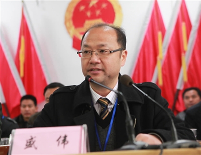 龙岗镇党委书记盛伟:推进跨越发展,建设富裕美好龙岗大会选举产生了